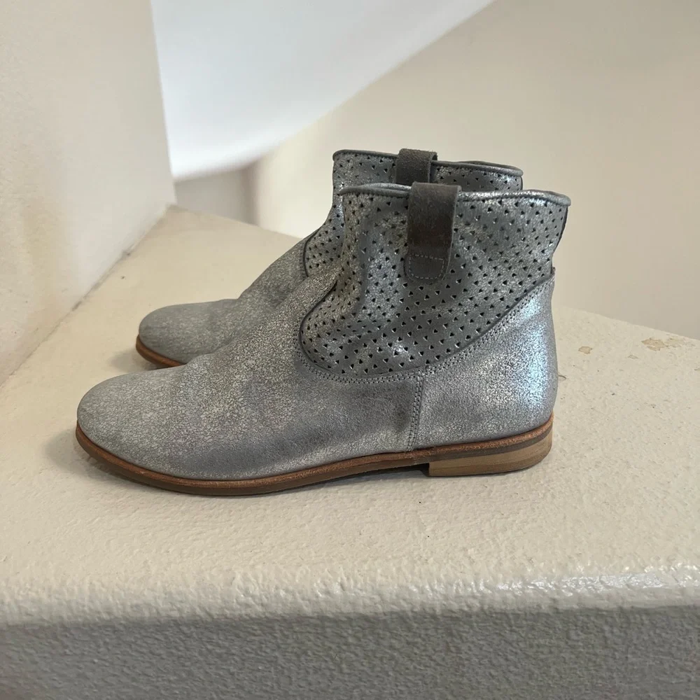 Manuela de‎ juan Women’s Silver Ankle Boots Booties . Size 8